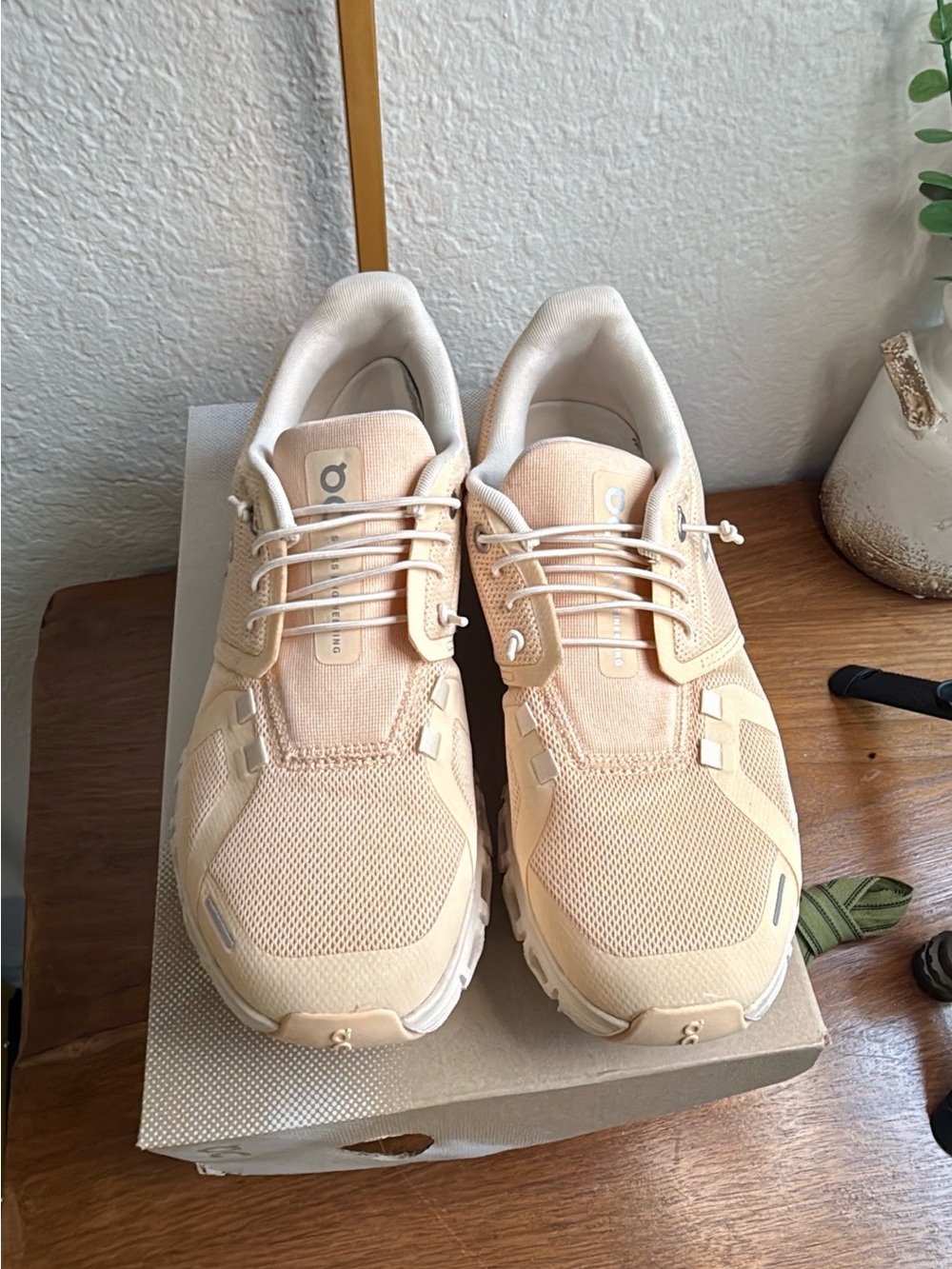On Running Cloud 6 Sneakers in Blonde/dew 7.5 - Picture 2 of 10